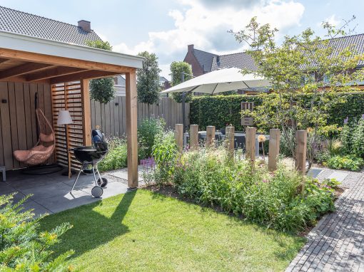Kleine stadstuin met overkapping – Ochten