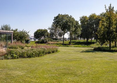 Ruime tuin in het buitengebied – Benschop